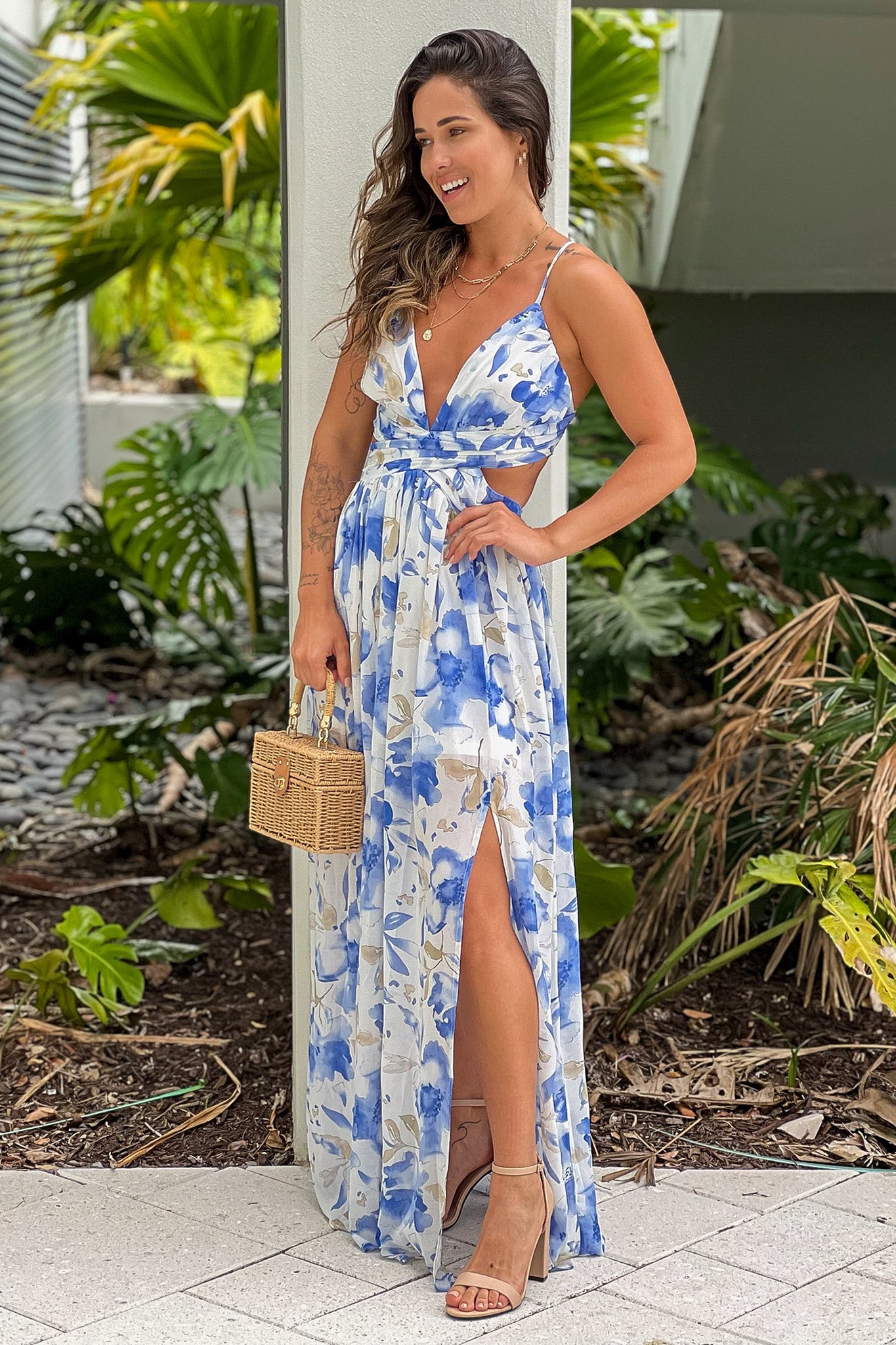 blue floral maxi dress Long Casual Summer Dress: Nina Blue Floral / Large Get ready to embrace timeless elegance and rustic charm with our Molly Maxi Dress Lady Black Tie - Molly