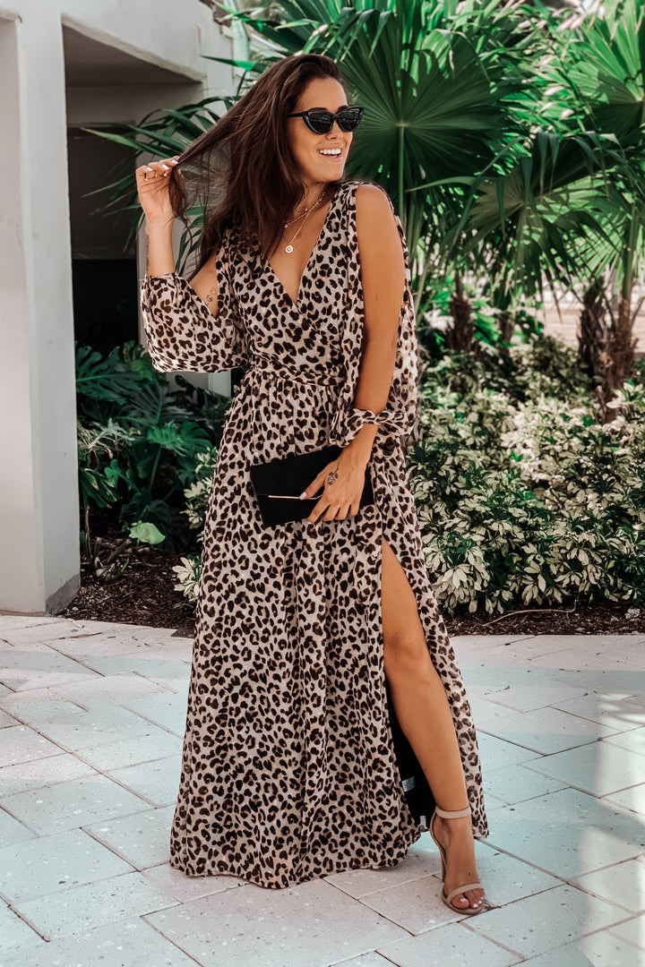 即発！CHINTA dress Catarina Cheetah Maxi Dress - Taupe - House of Tinks