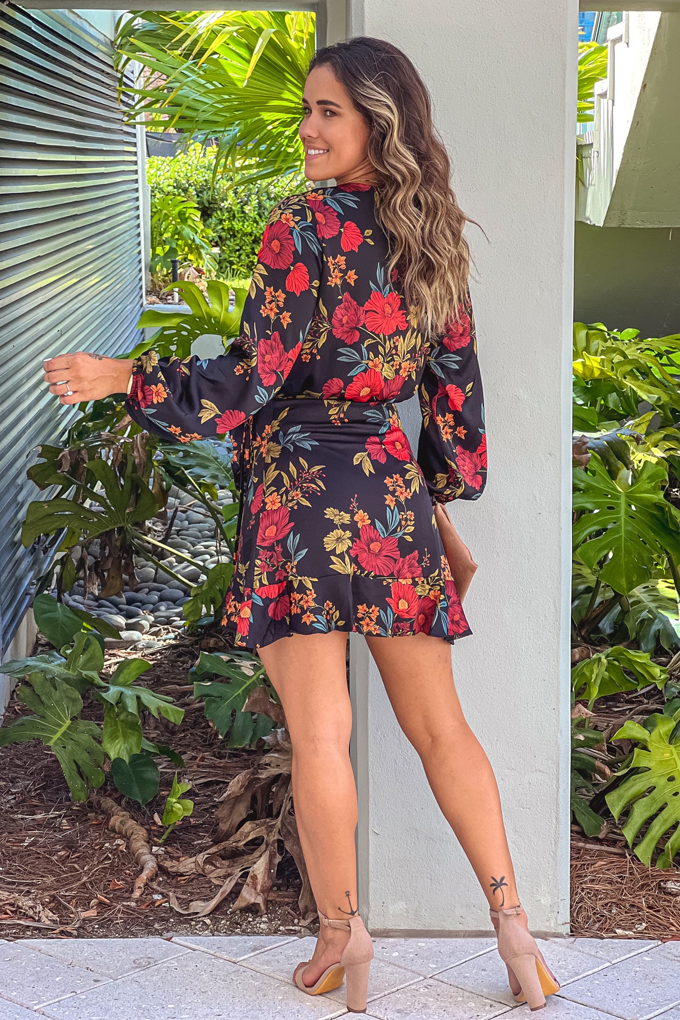 black and red floral short dress