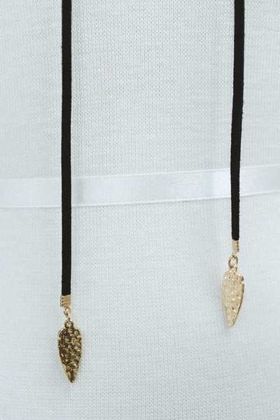 gold leaf detail necklace